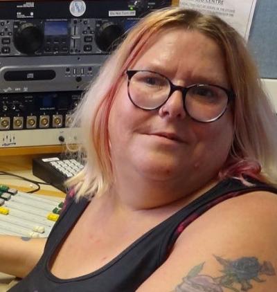 Vikki Thompson -presenter